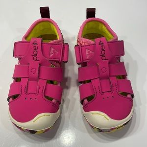 BNWT Plae Sam 2.0 toddler size 7